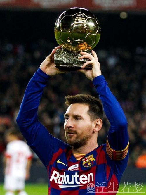 梅西夺冠感人瞬间:送别好友+动情致敬 家人携奖杯温馨合影 梅西夺冠感人瞬间:送别好友+动情致敬 家人携奖杯温馨合影